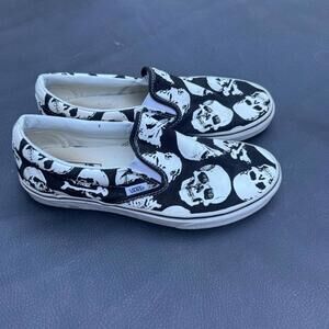 VANS Men's 8.5 Slip On Skull Heads Cross Bones Black White Shoes Classic